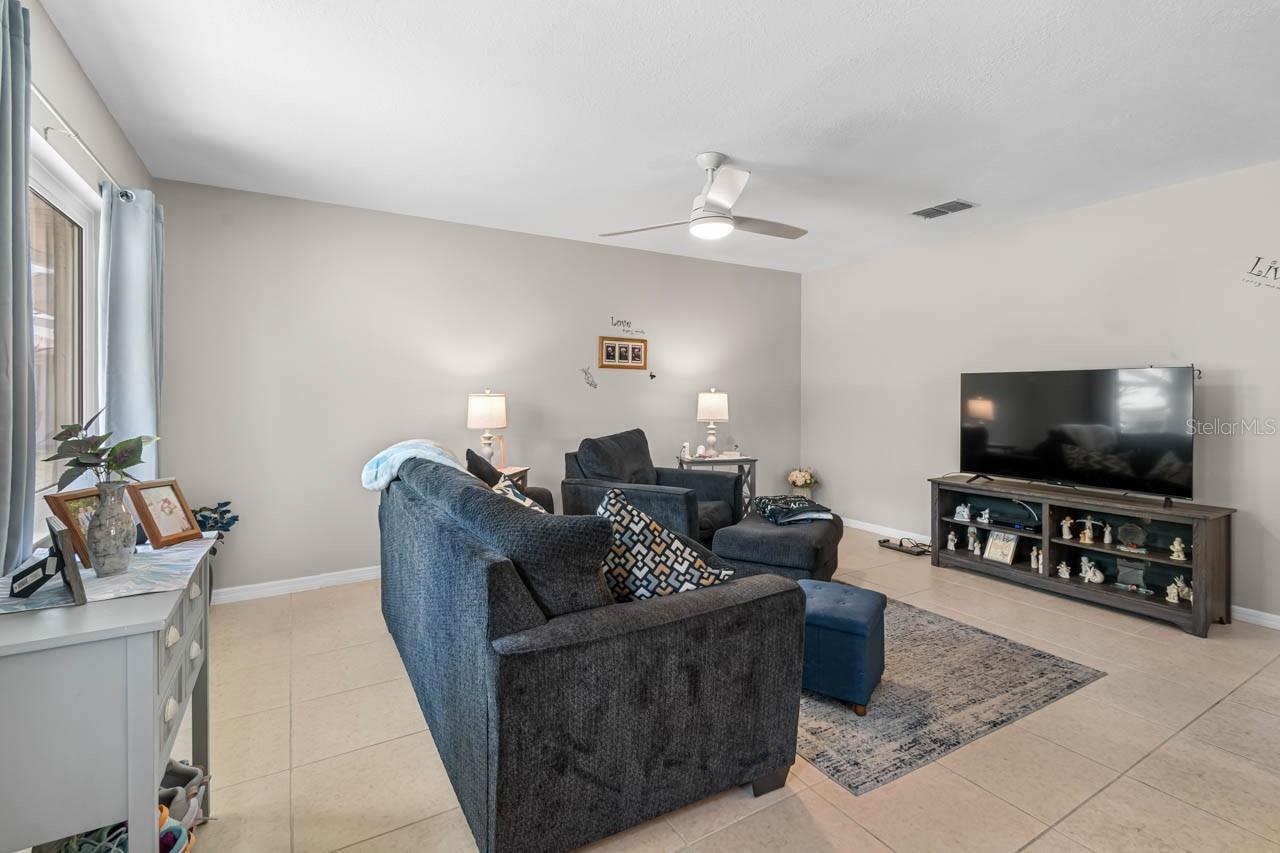 1906 CANTERBURY LN #26 — photo 3