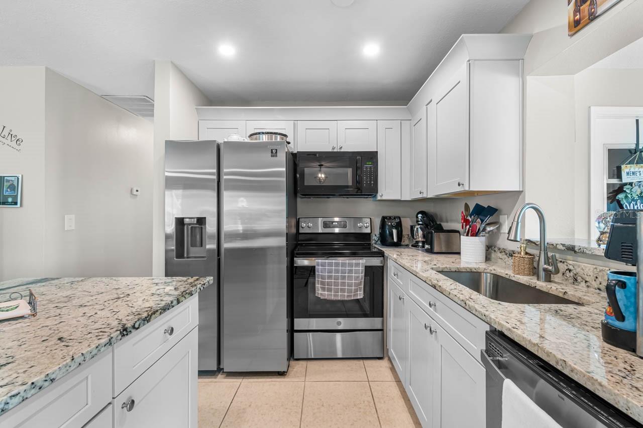 1906 CANTERBURY LN #26 — photo 8