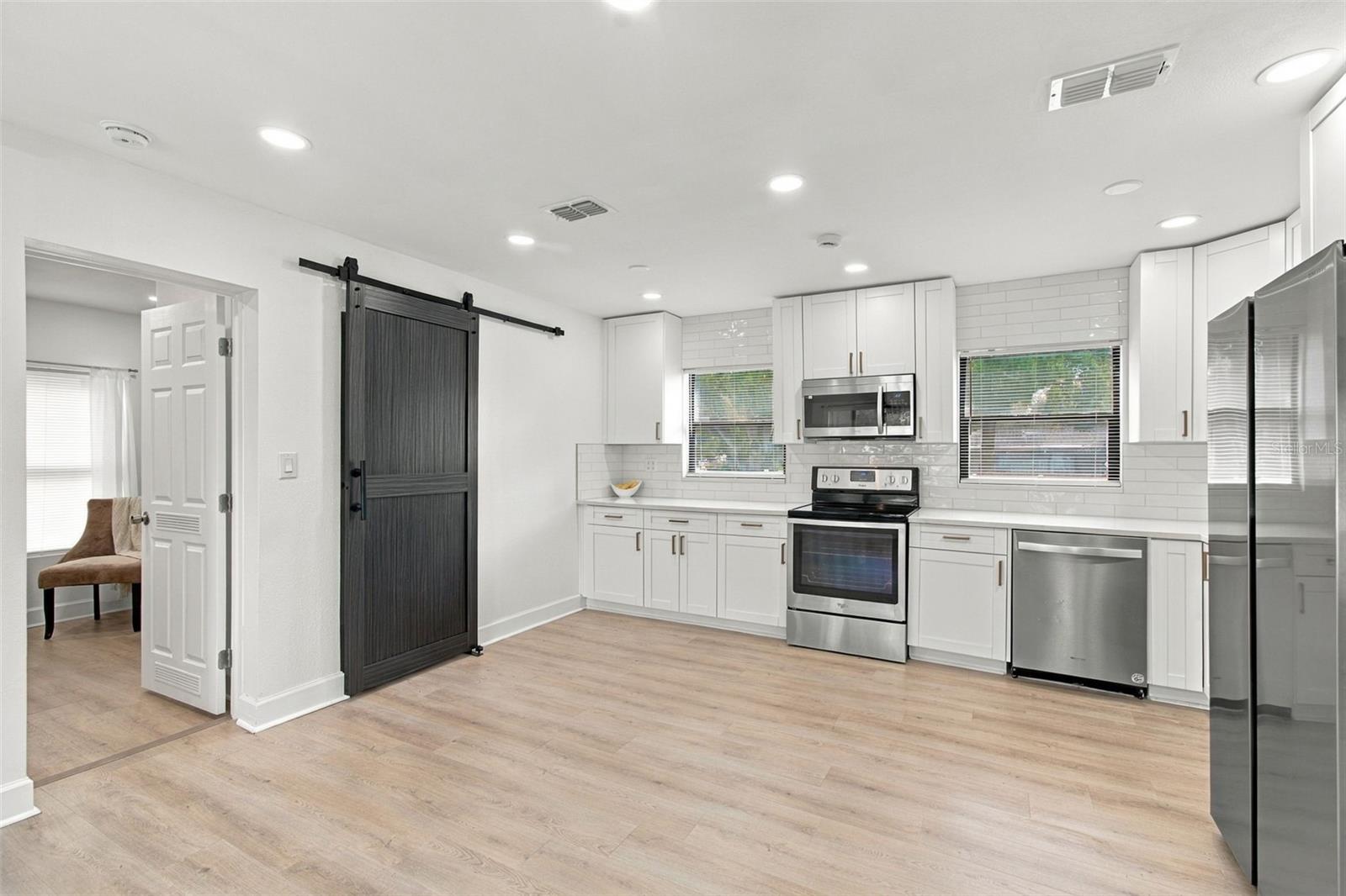 1702 W JOHNSTON AVE — photo 15