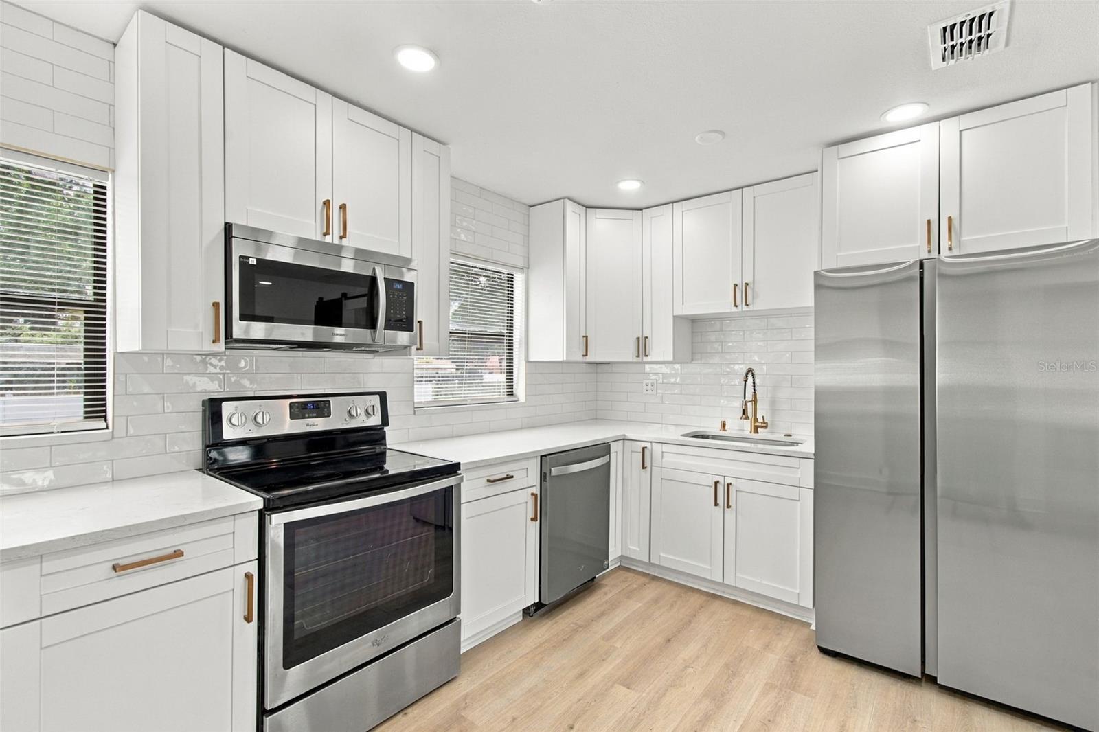 1702 W JOHNSTON AVE — photo 17
