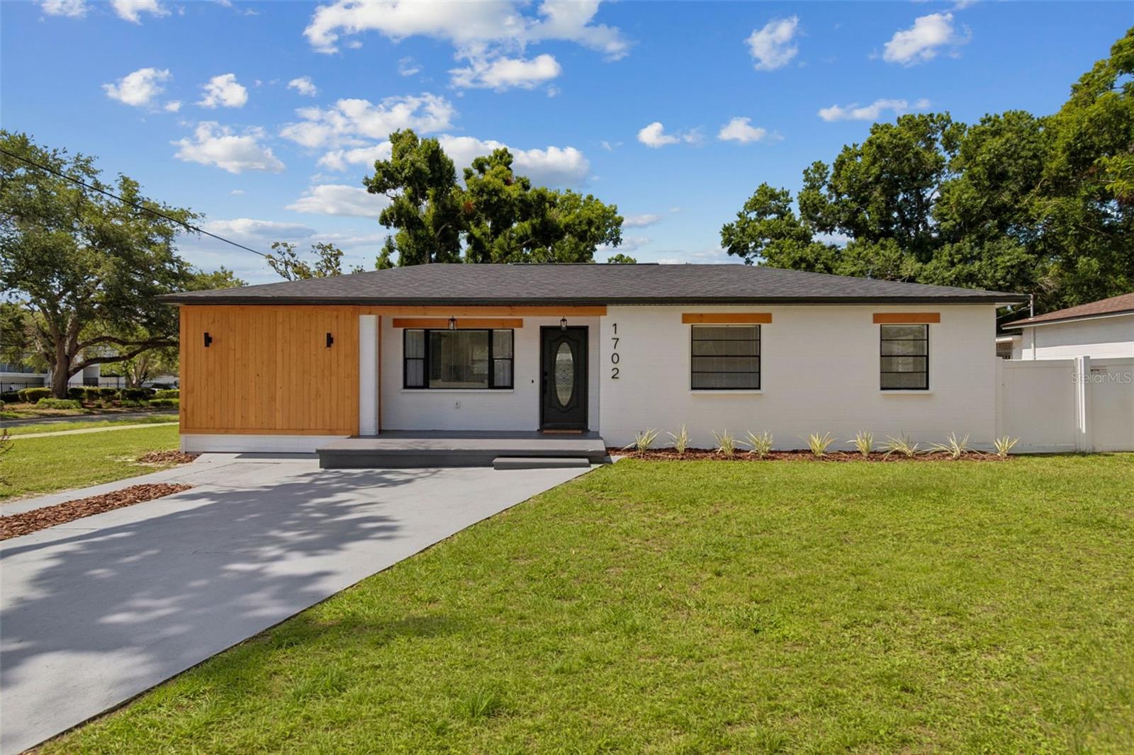 1702 W JOHNSTON AVE — photo 8