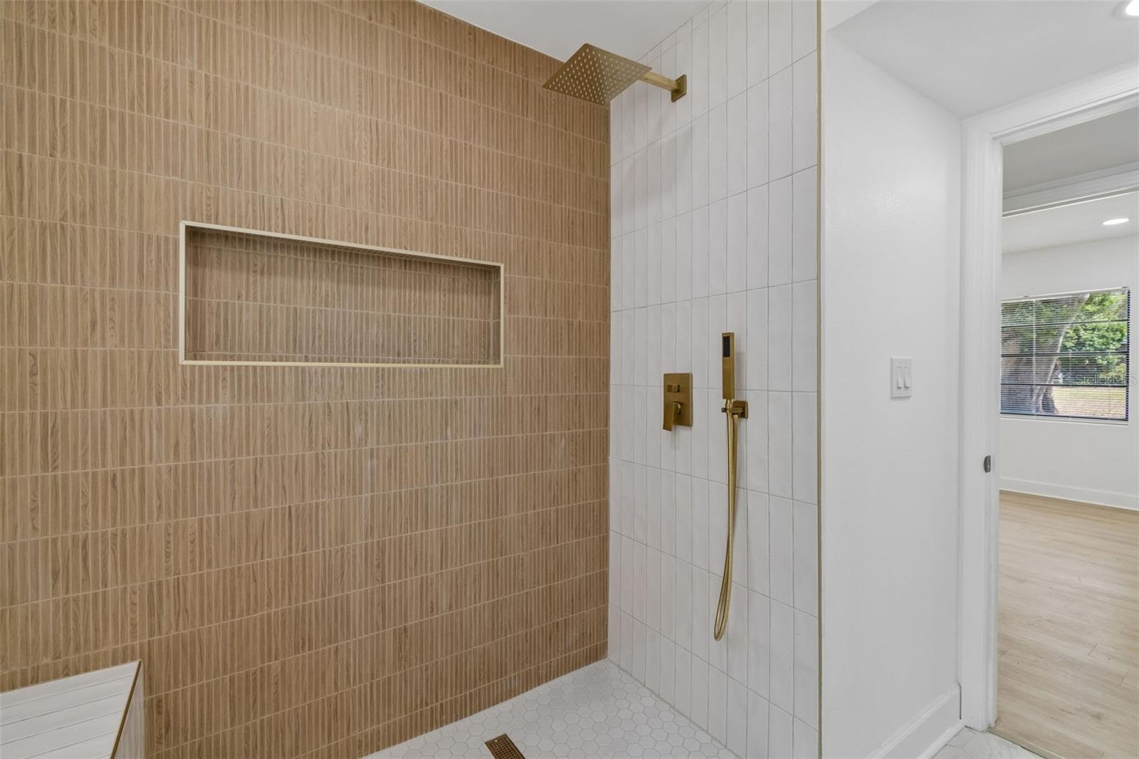 1702 W JOHNSTON AVE — photo 4
