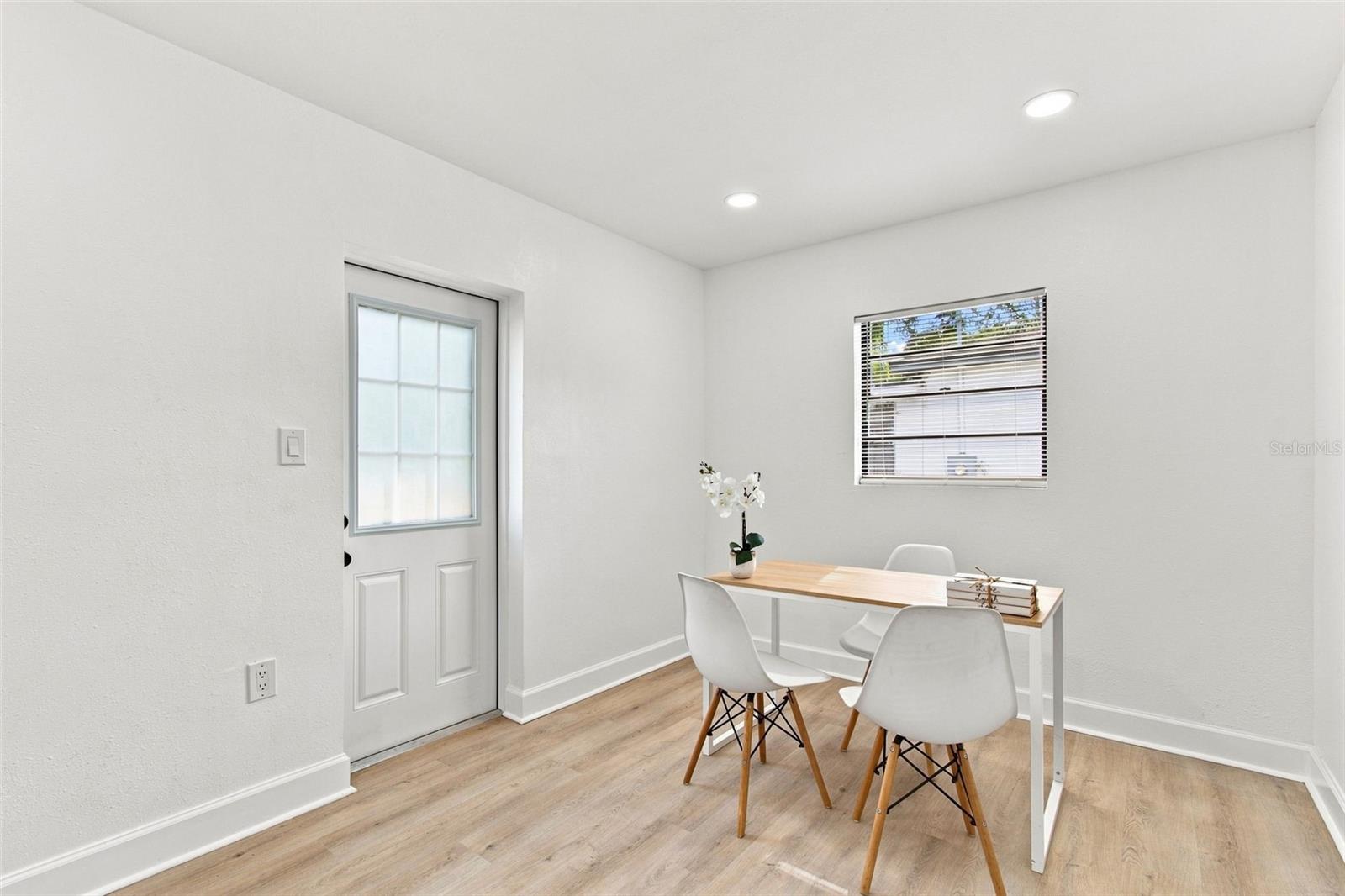 1702 W JOHNSTON AVE — photo 36