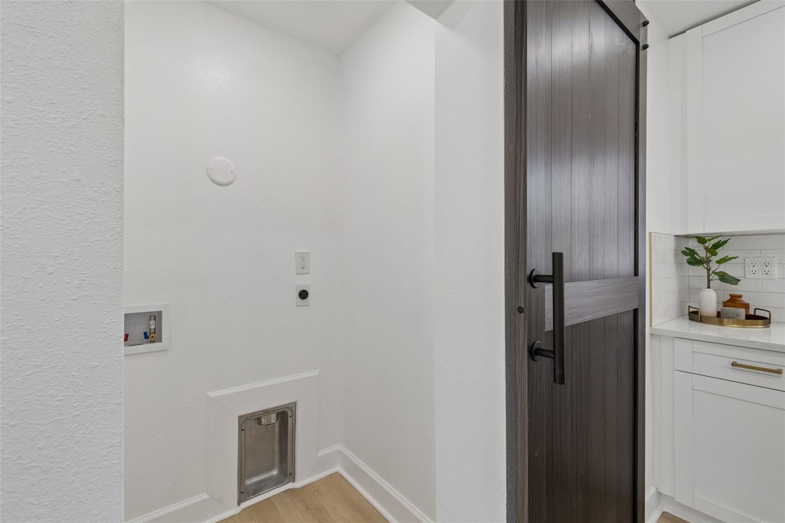 1702 W JOHNSTON AVE — photo 31