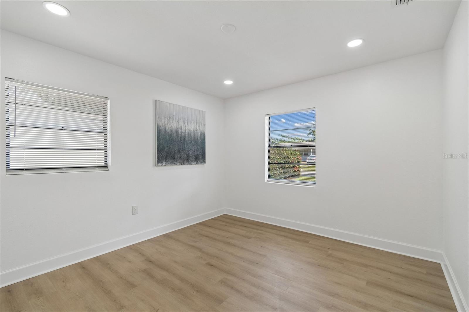 1702 W JOHNSTON AVE — photo 32