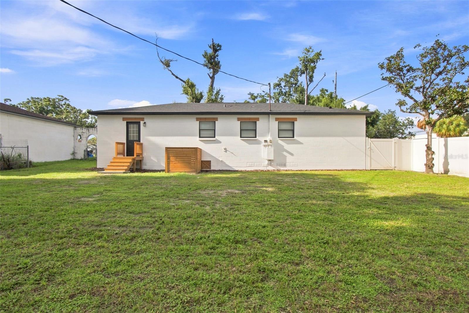 1702 W JOHNSTON AVE — photo 5