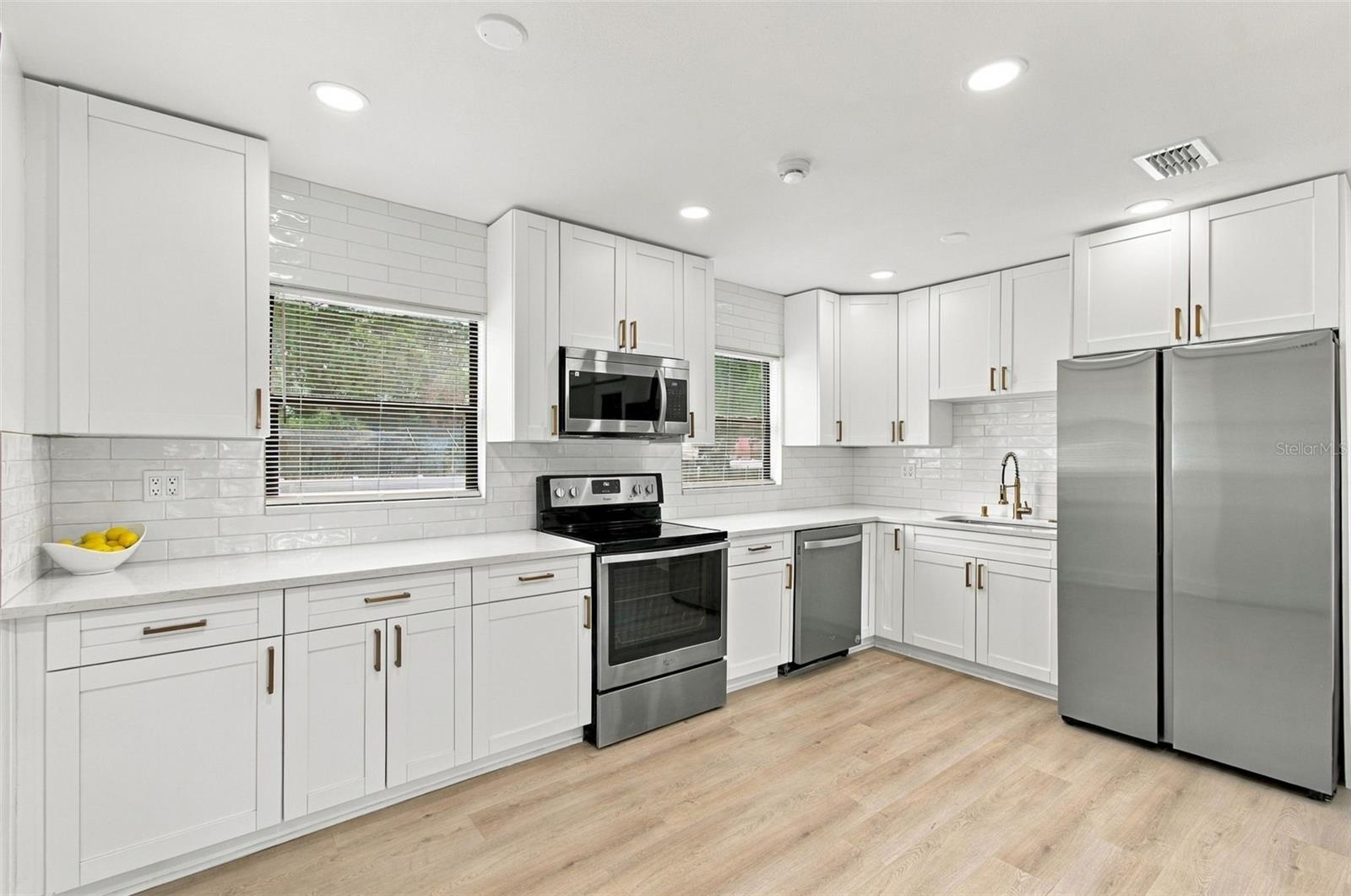1702 W JOHNSTON AVE — photo 16