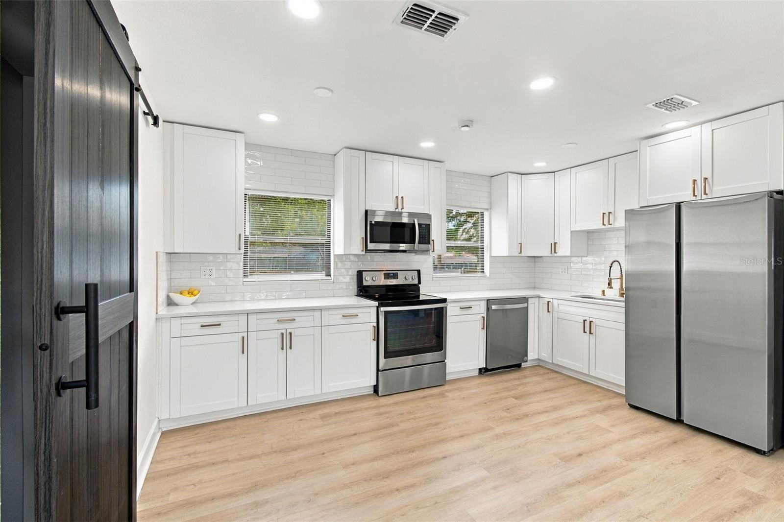 1702 W JOHNSTON AVE — photo 14