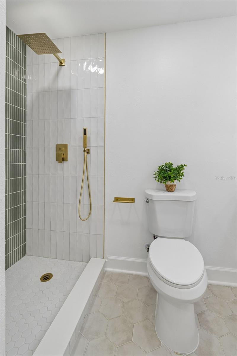 1702 W JOHNSTON AVE — photo 27