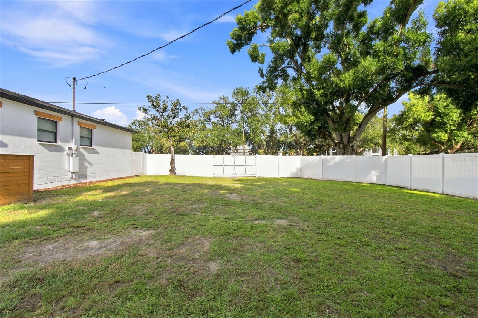 1702 W JOHNSTON AVE — photo 45