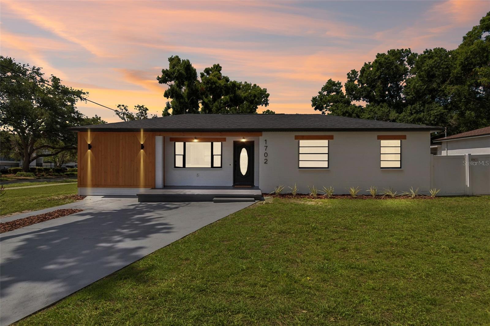 1702 W JOHNSTON AVE — photo 7