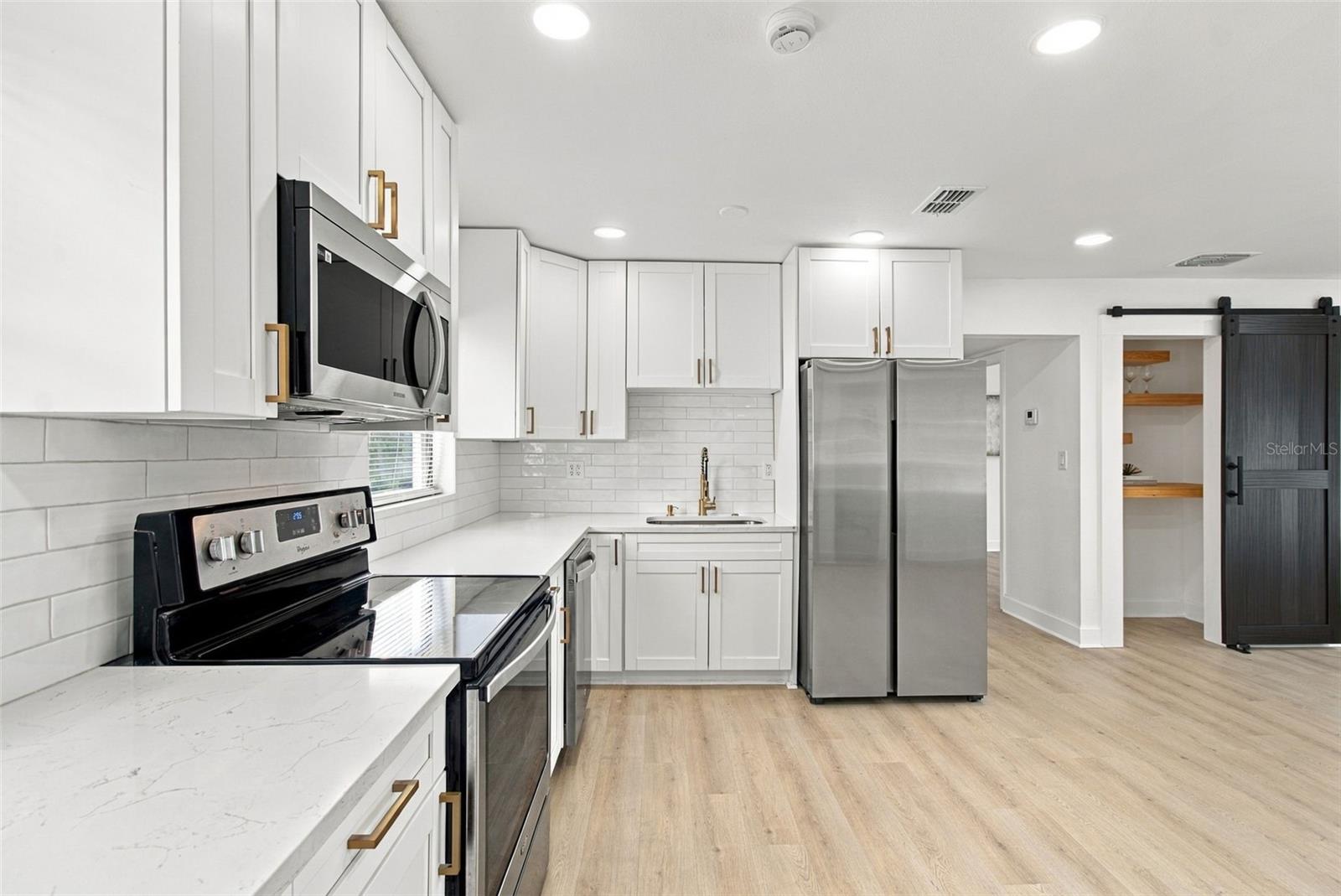 1702 W JOHNSTON AVE — photo 18