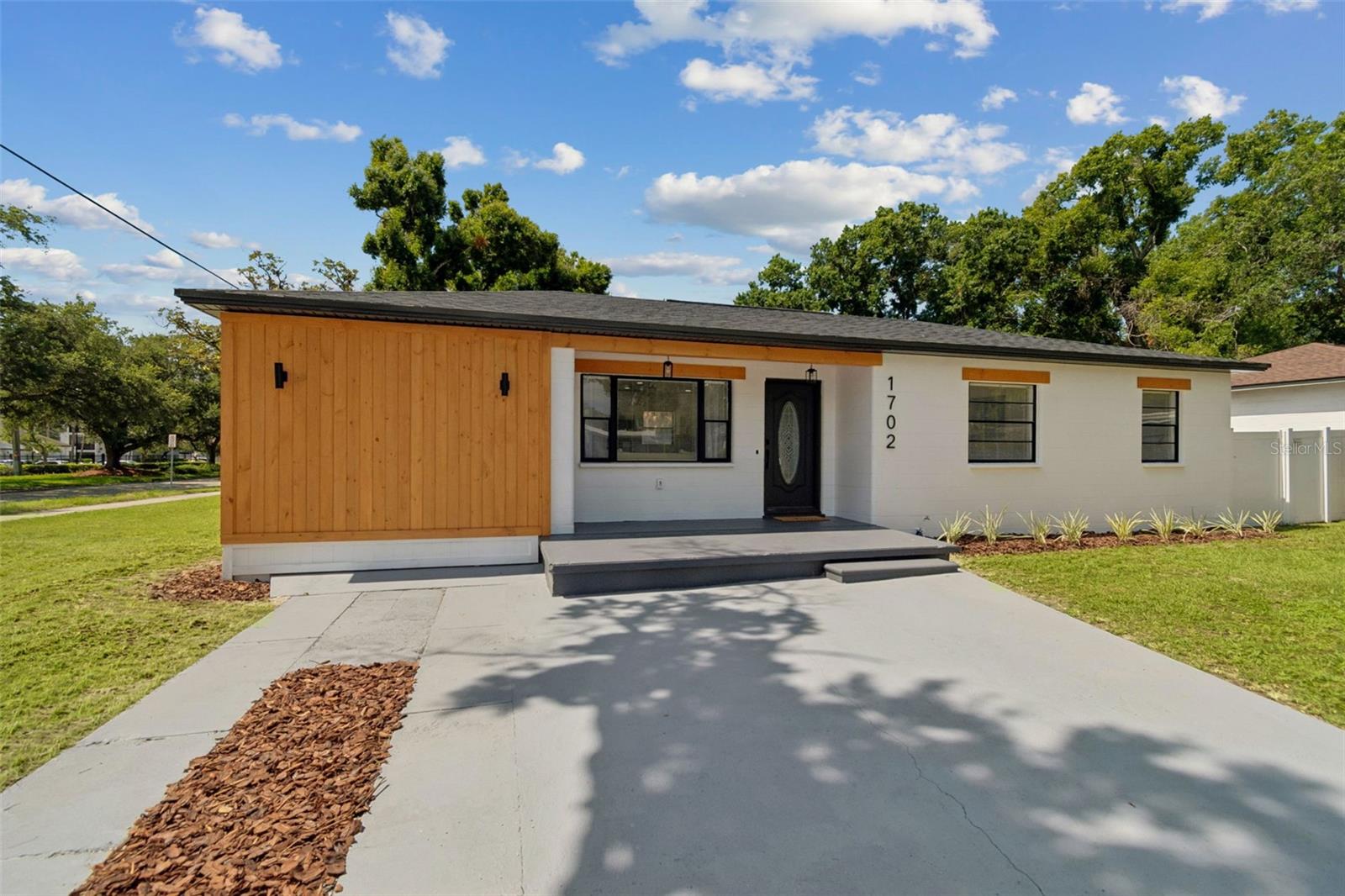 1702 W JOHNSTON AVE — photo 9