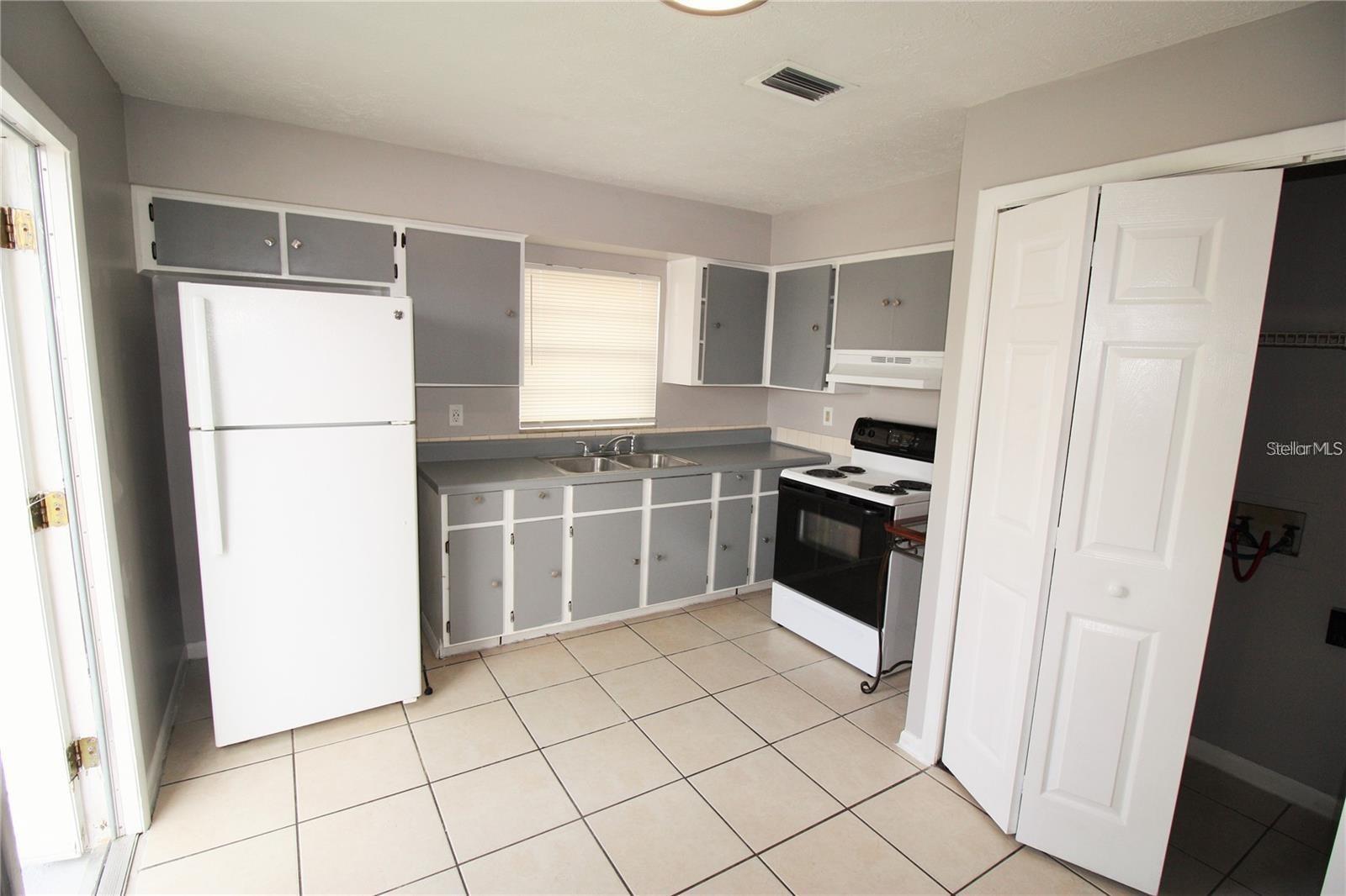 9418 N 50TH ST #B — photo 3