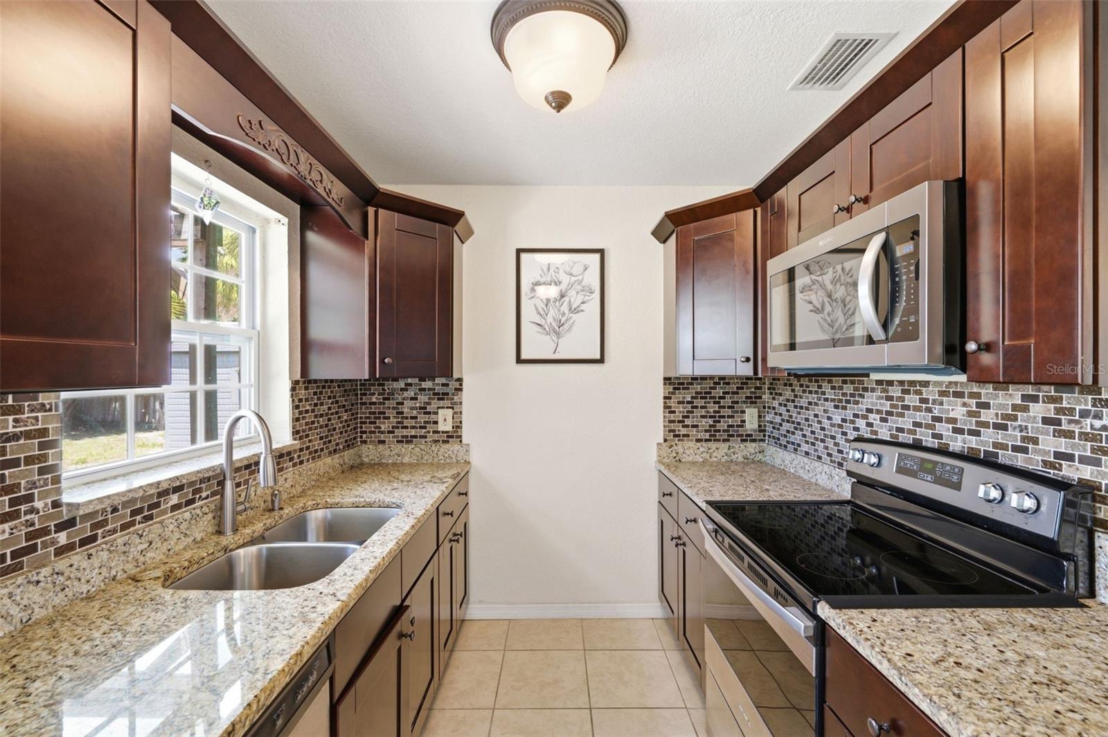 8685 MAGNOLIA DR — photo 17