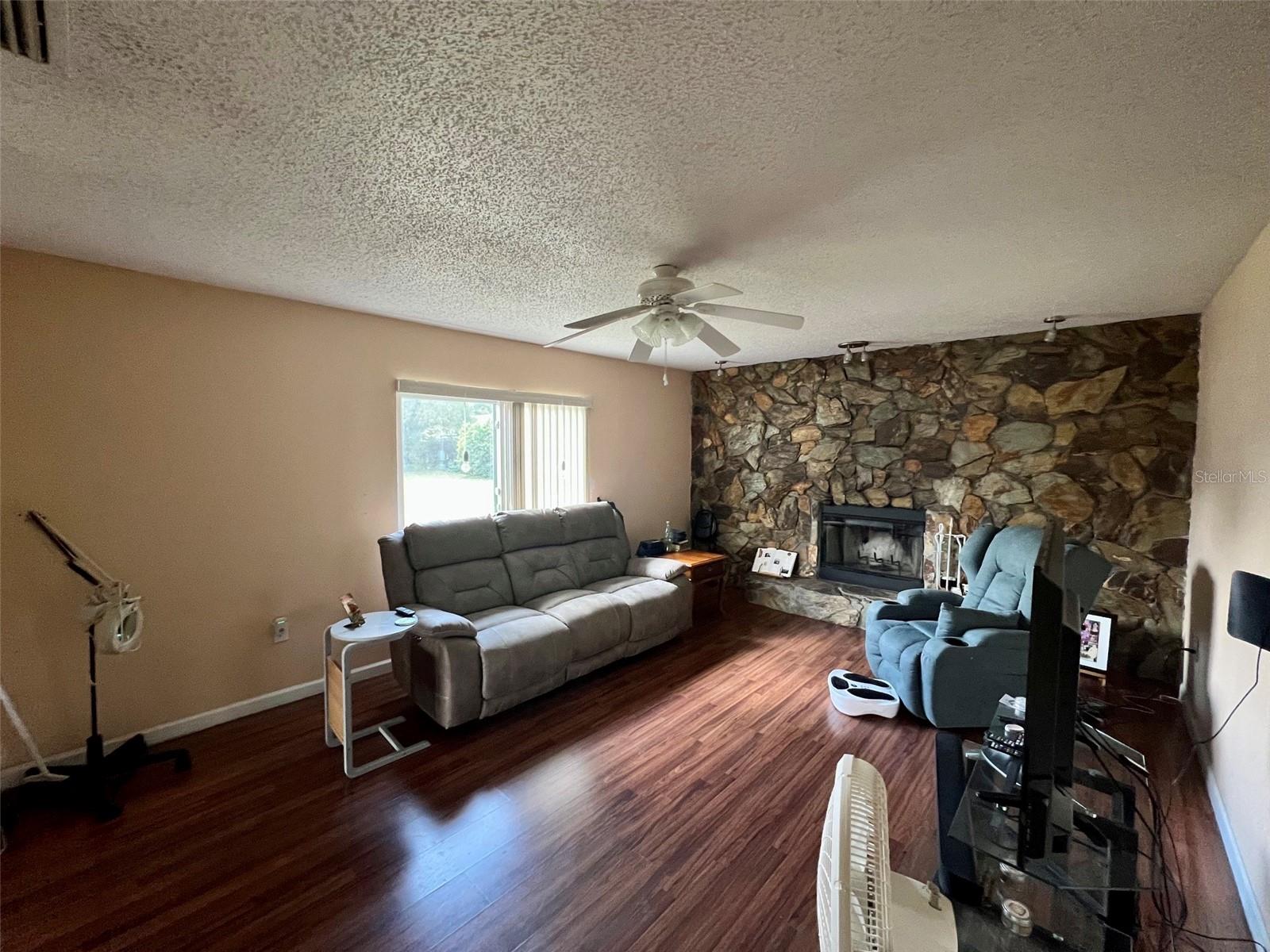 2133 INDIGO DR — photo 9