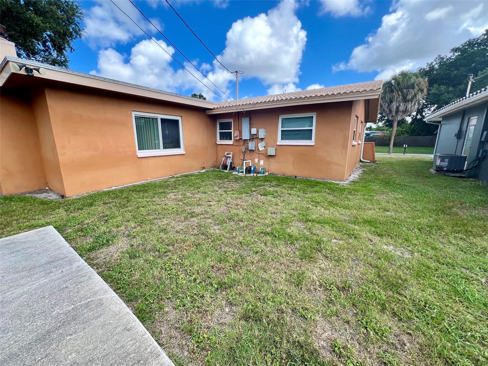 2133 INDIGO DR — photo 38
