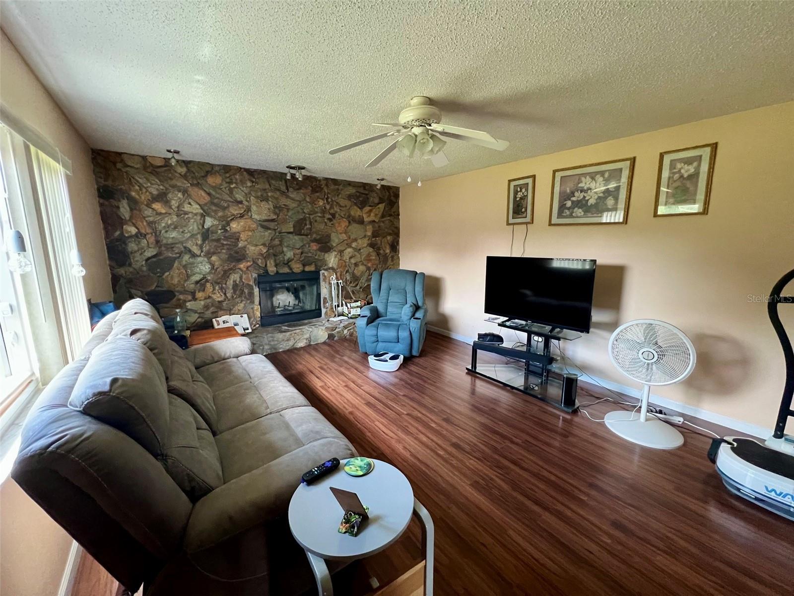 2133 INDIGO DR — photo 10