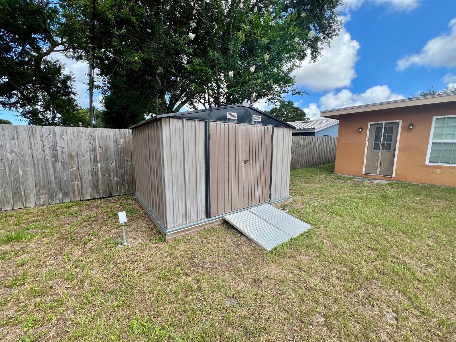 2133 INDIGO DR — photo 33