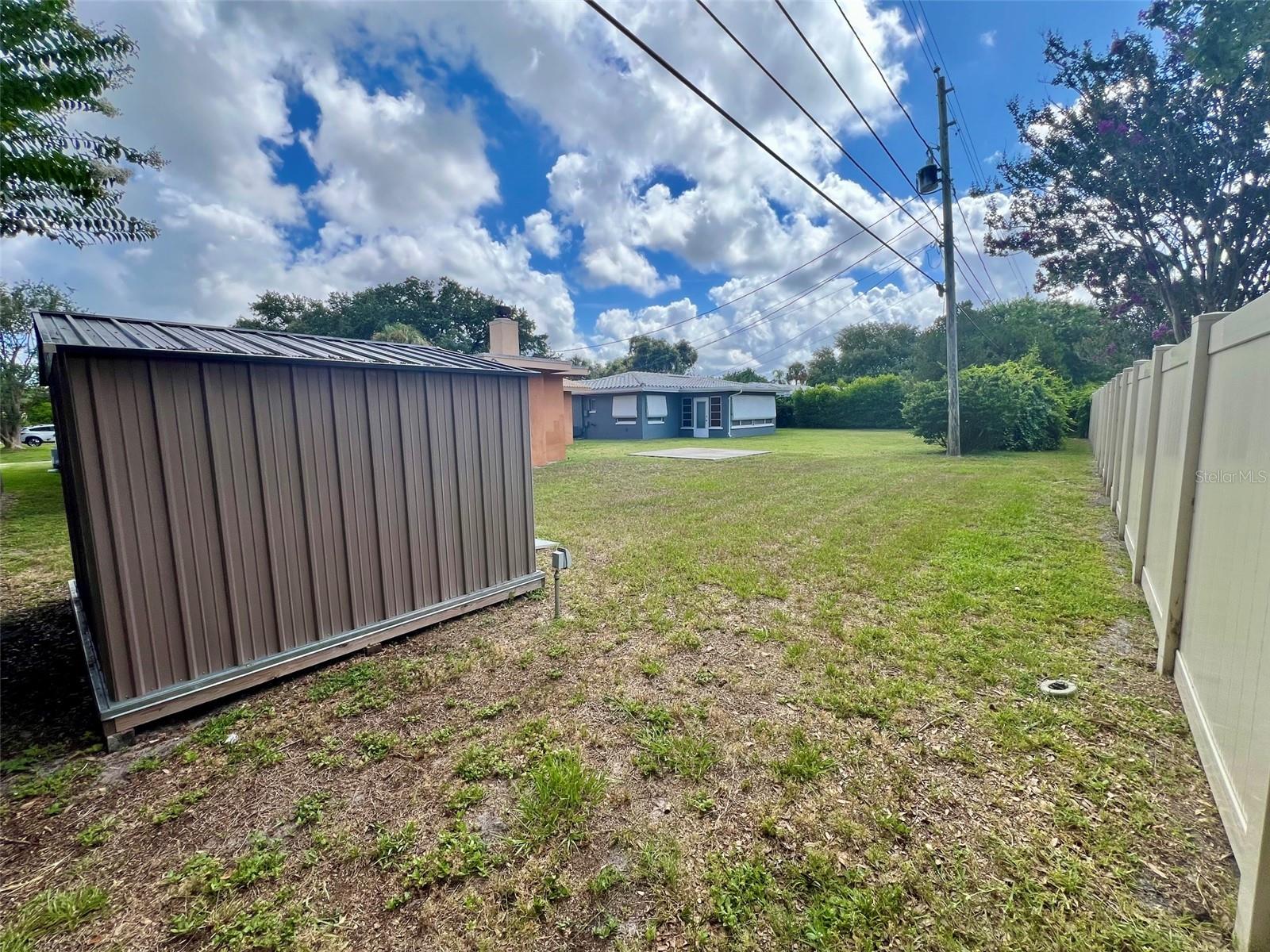2133 INDIGO DR — photo 32