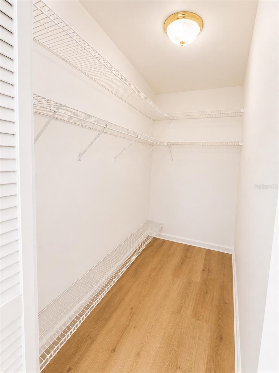1420 OAK HILL DR #102 — photo 8