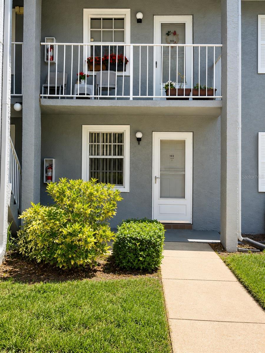 1420 OAK HILL DR #102 — photo 2