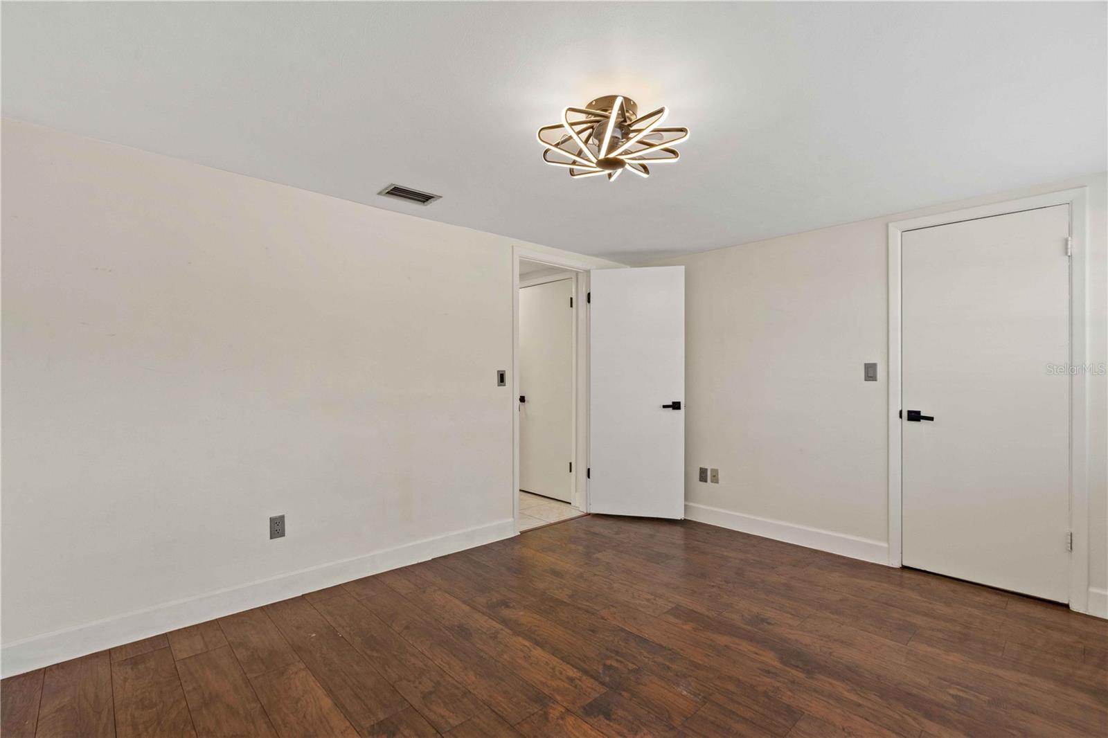 8517 SUNFLOWER LN — photo 18