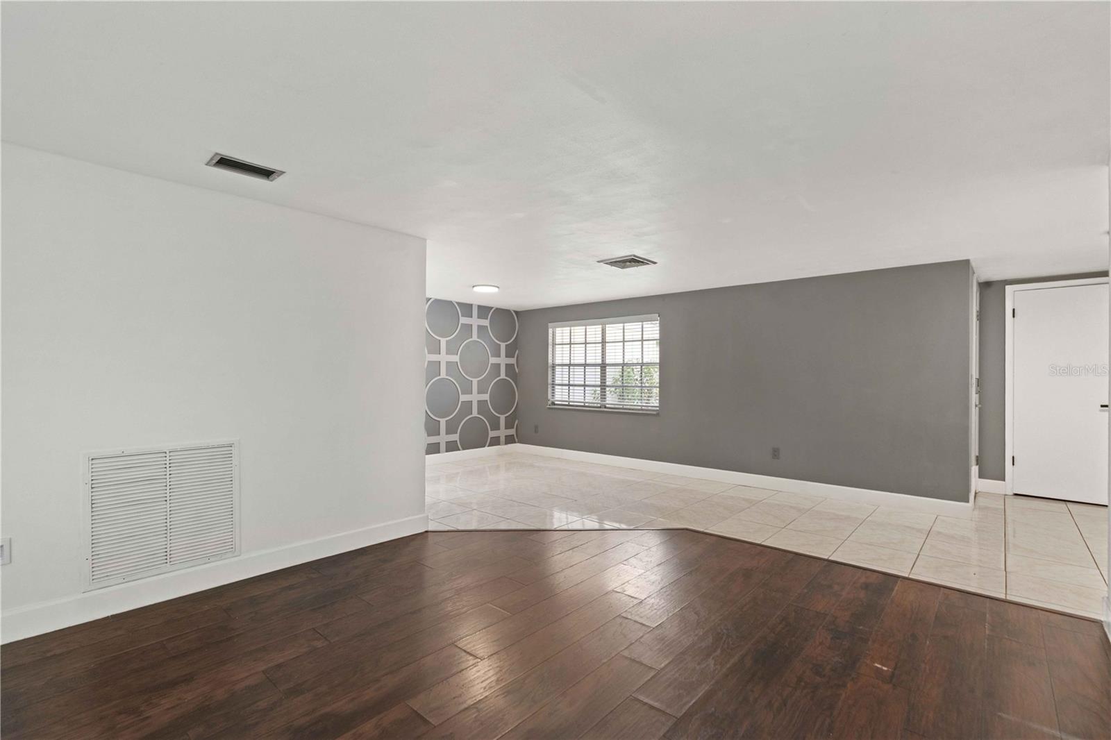 8517 SUNFLOWER LN — photo 12