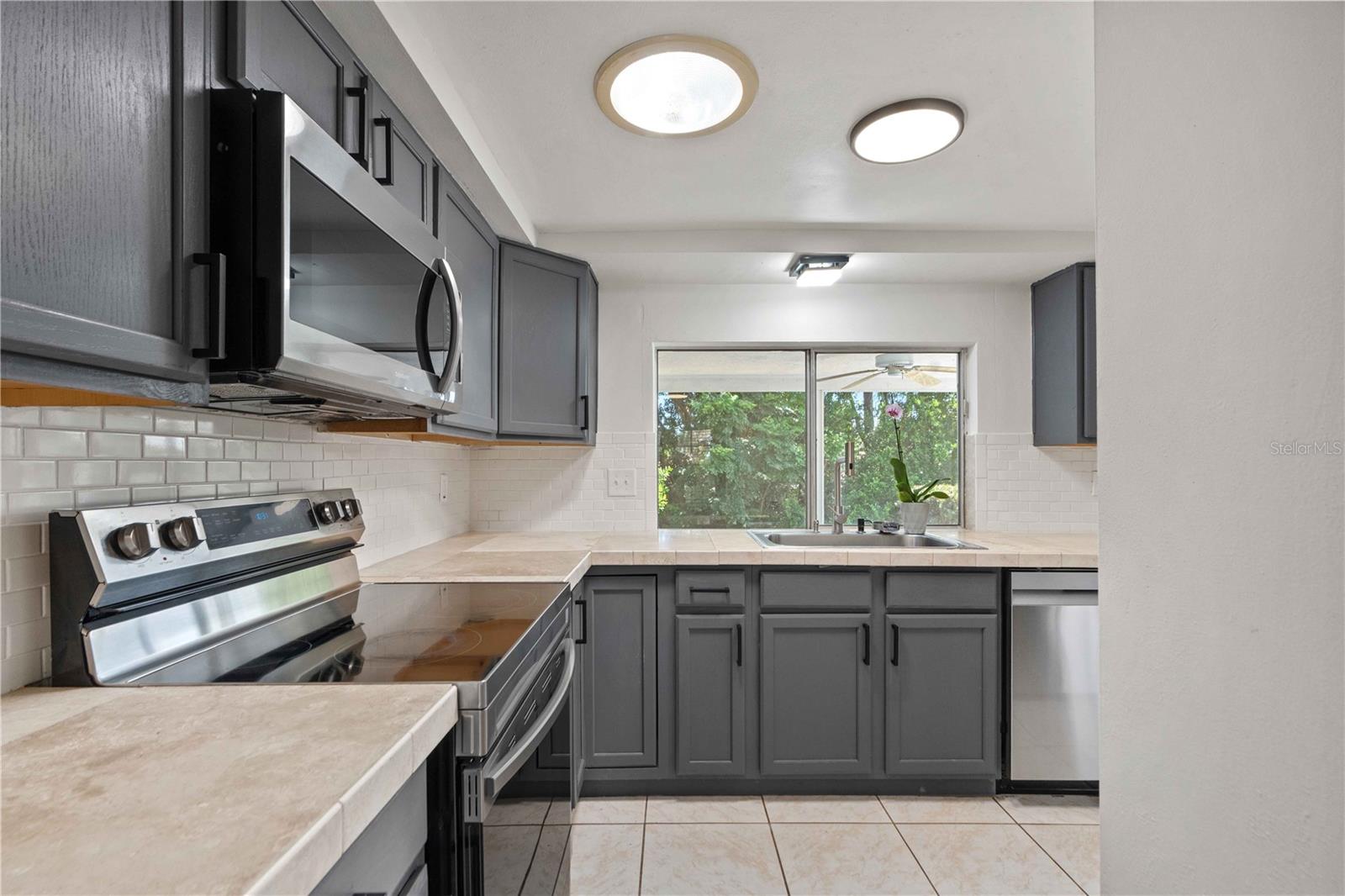 8517 SUNFLOWER LN — photo 8