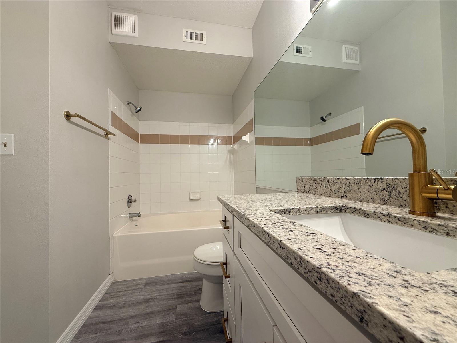 5618 PINNACLE HEIGHTS CIR #305 — photo 14