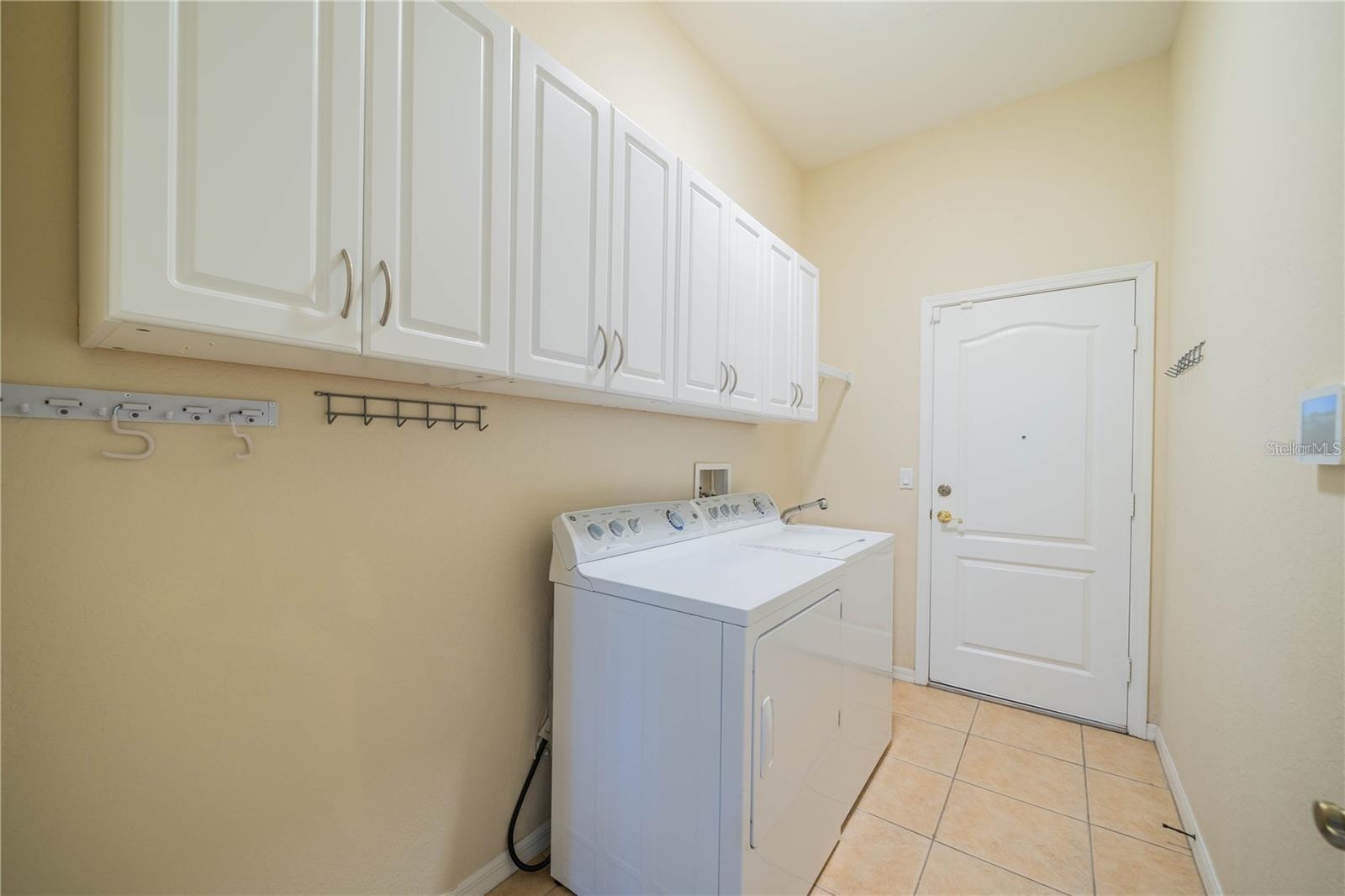 445 NOBLE FAIRE DR — photo 29