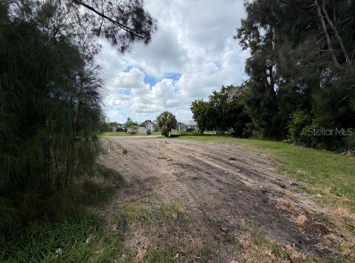 1020 LINDEN RD — photo 2