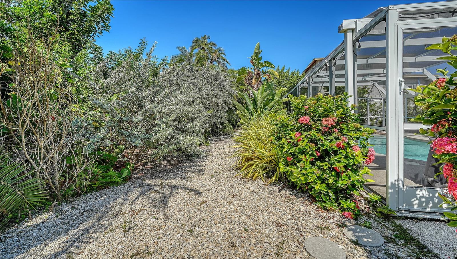 602 BUTTONWOOD DR — photo 53