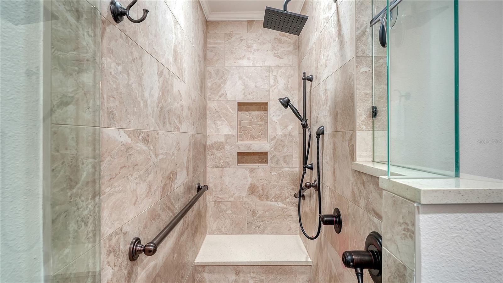 602 BUTTONWOOD DR — photo 34