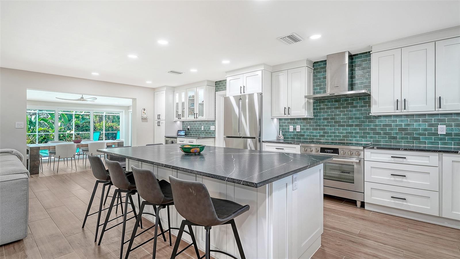 602 BUTTONWOOD DR — photo 15