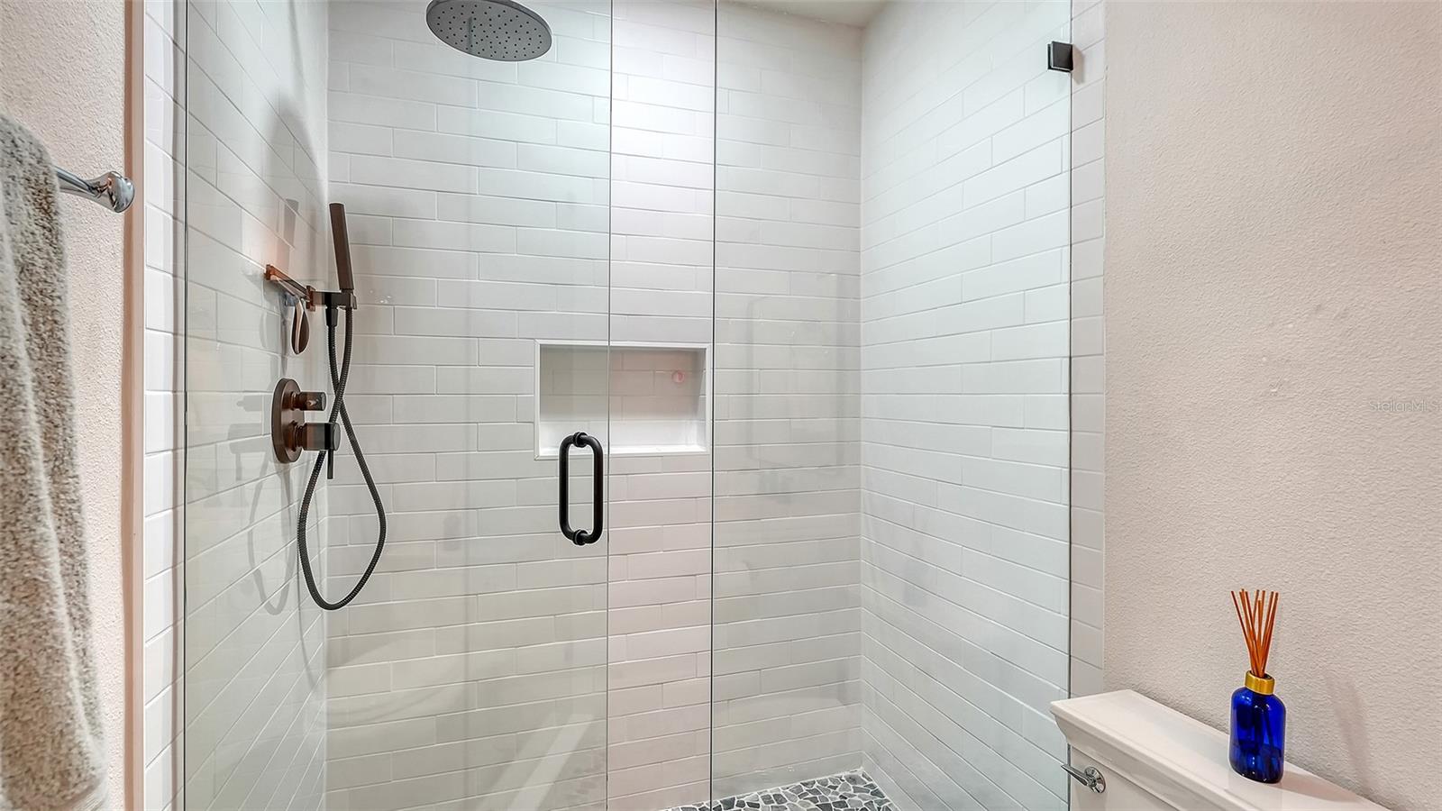 602 BUTTONWOOD DR — photo 38