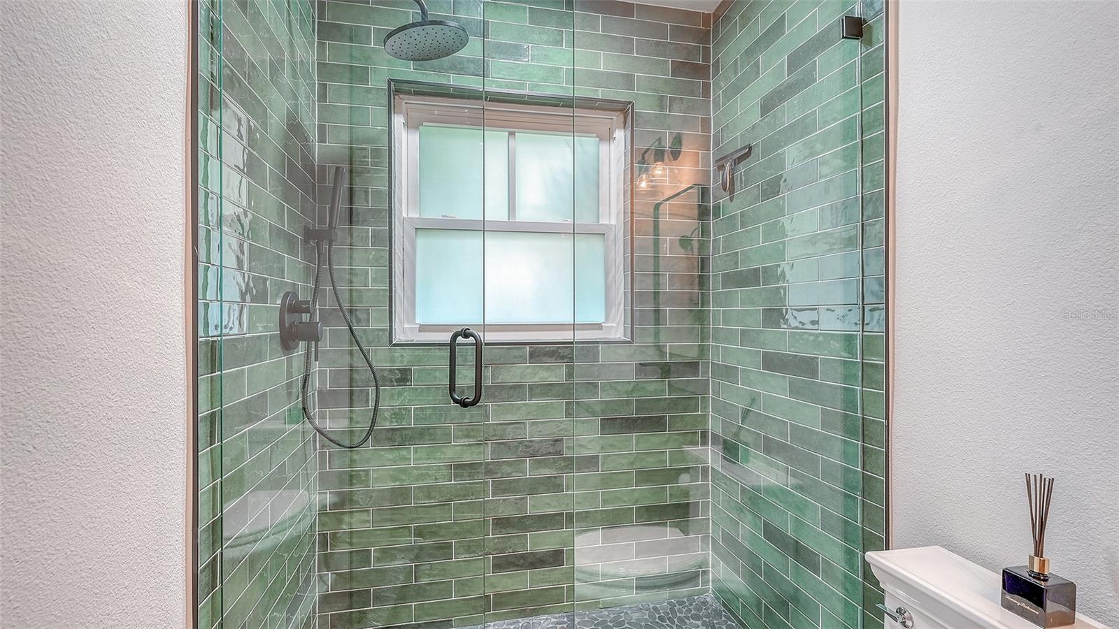 602 BUTTONWOOD DR — photo 42