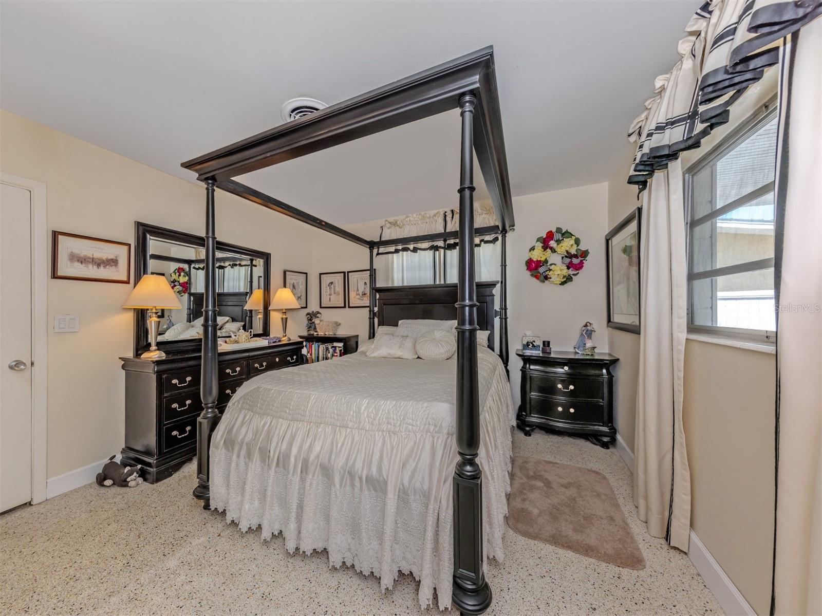 814 GUILD DR — photo 22