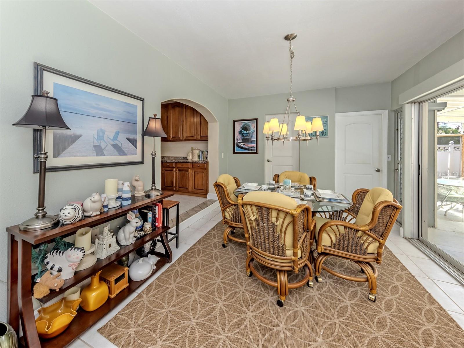 814 GUILD DR — photo 9