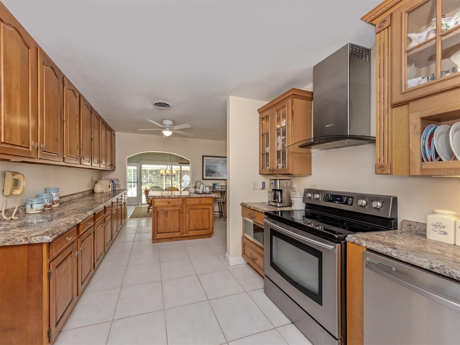 814 GUILD DR — photo 13