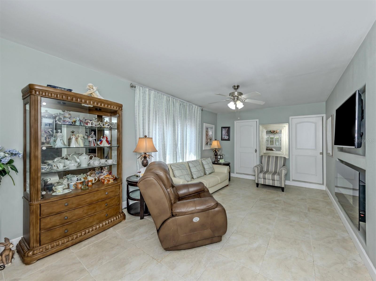 814 GUILD DR — photo 8