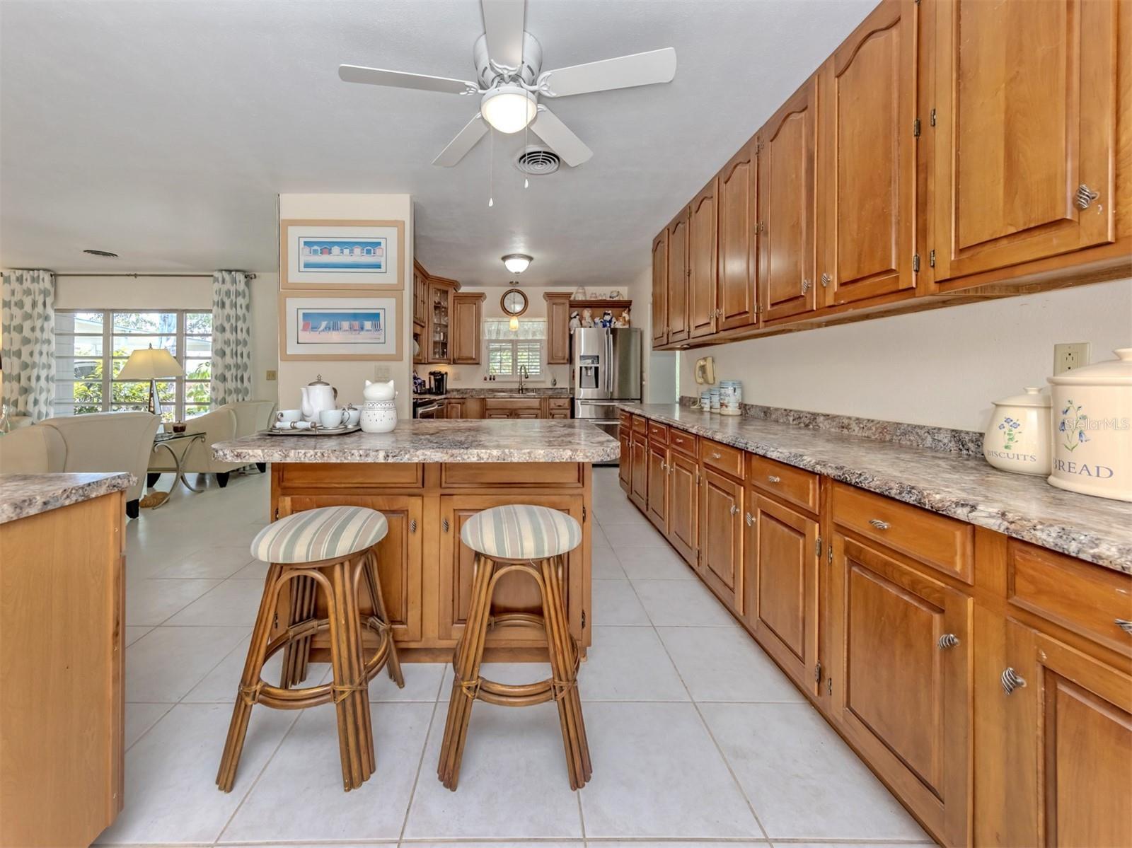 814 GUILD DR — photo 16