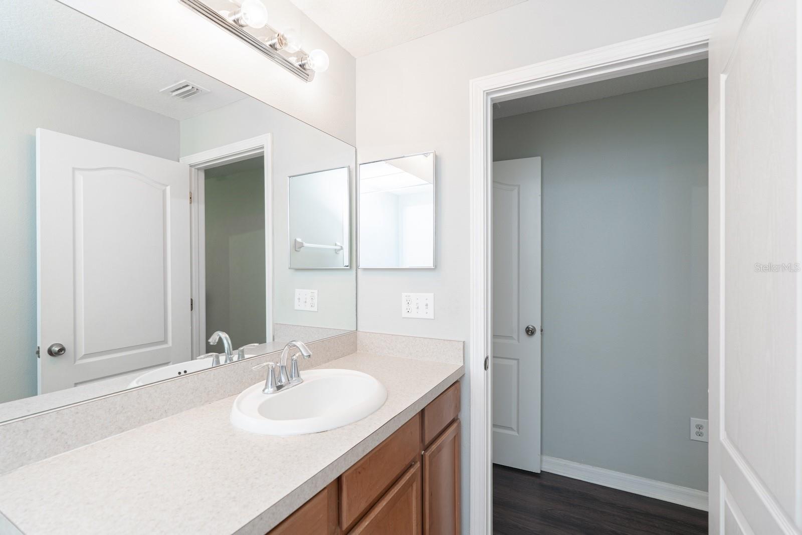 10928 KEYS GATE DR — photo 32