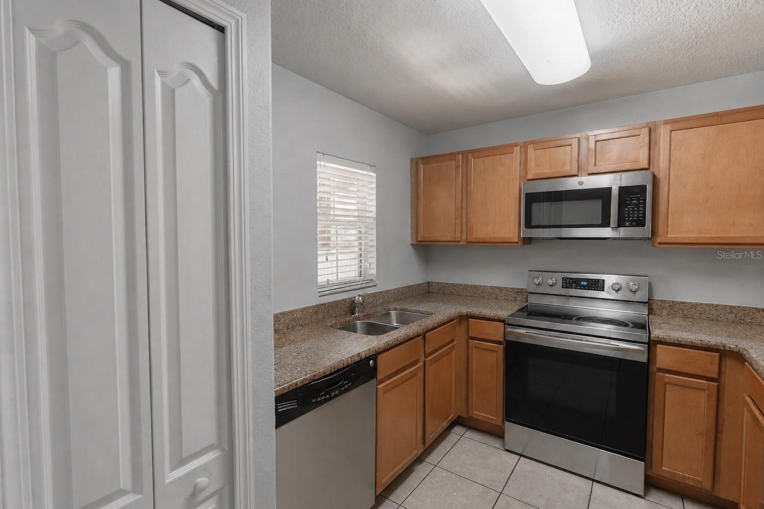 10928 KEYS GATE DR — photo 8