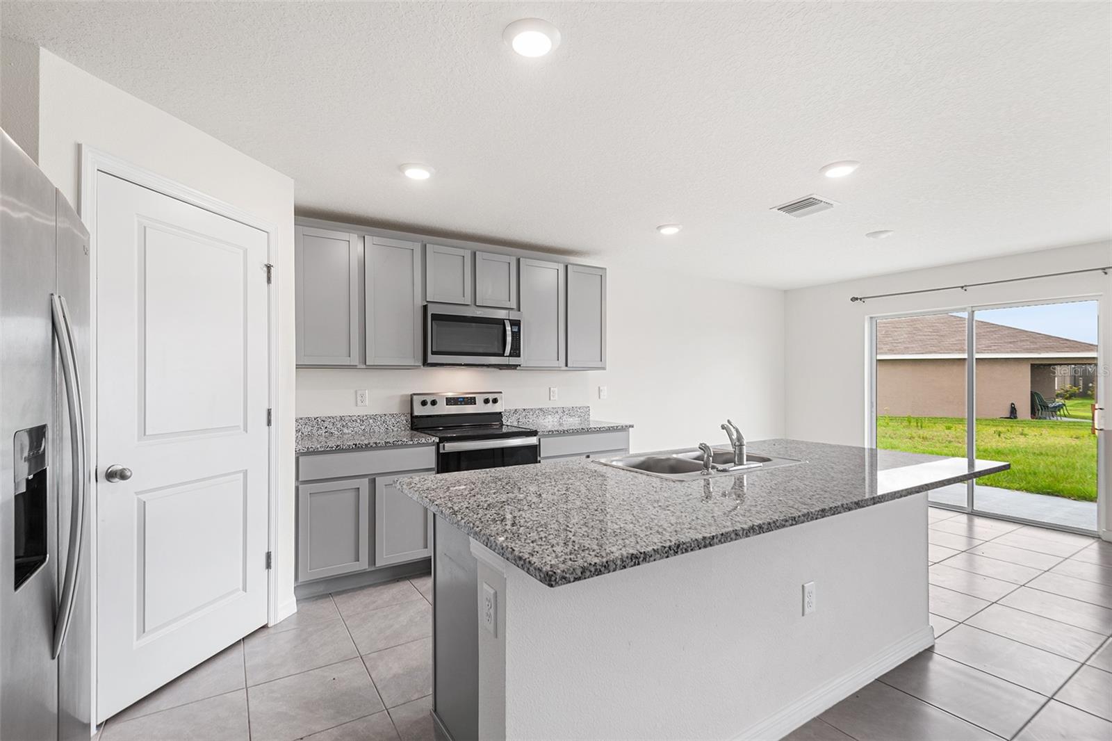 5106 PLUMERIA DR — photo 3