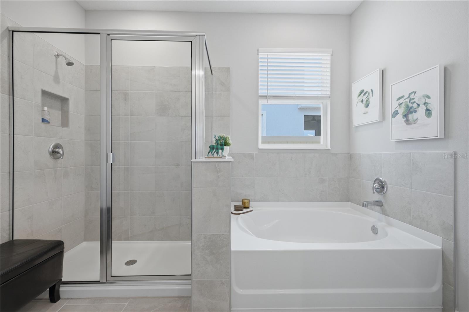 3413 IVY HOLLOW DR — photo 32