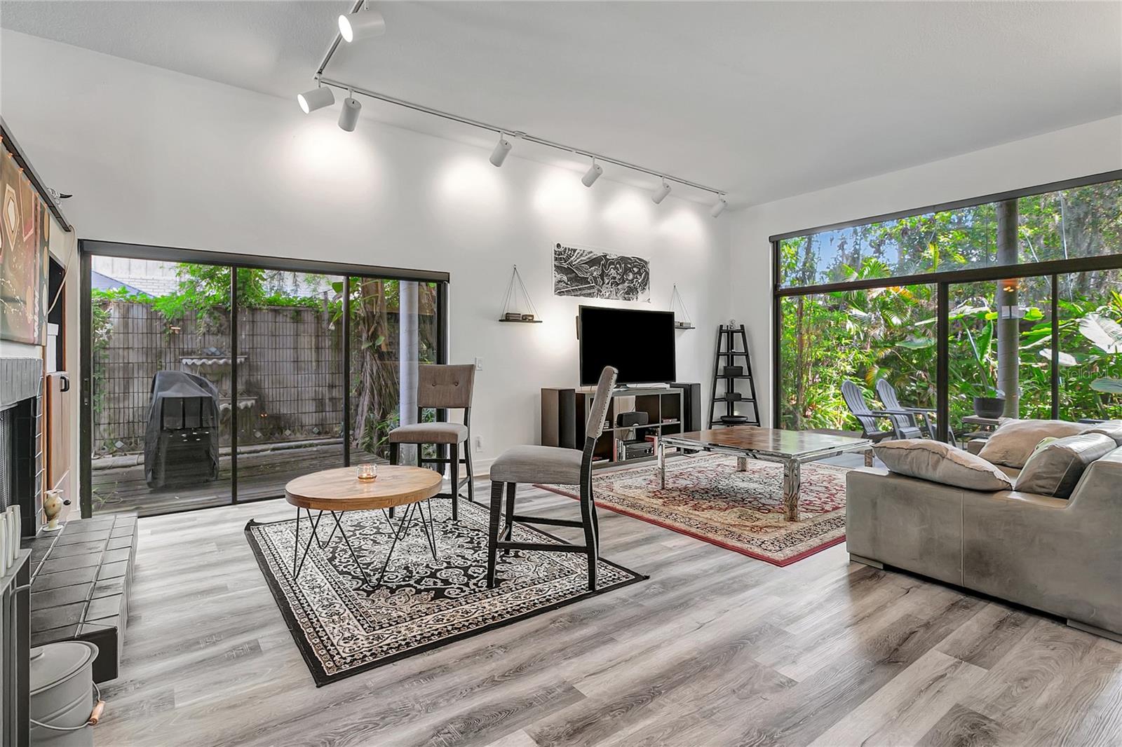 312 S RIVERHILLS DR — photo 66