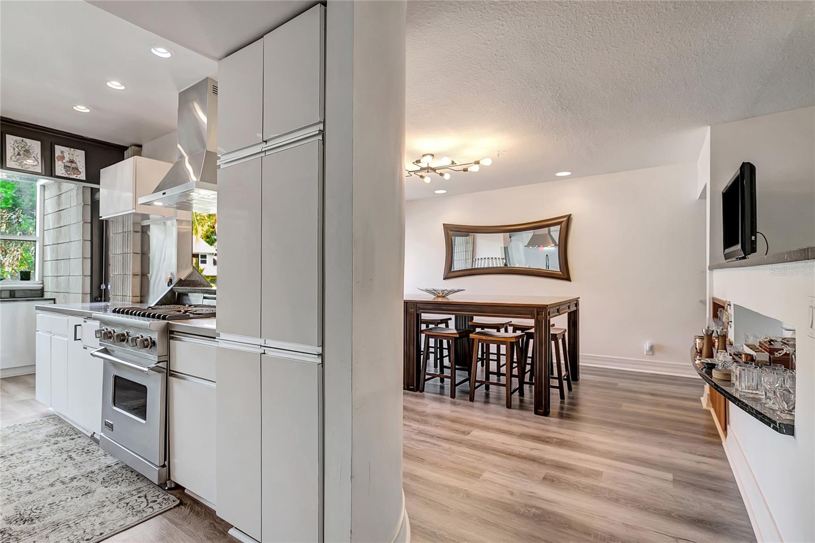 312 S RIVERHILLS DR — photo 13