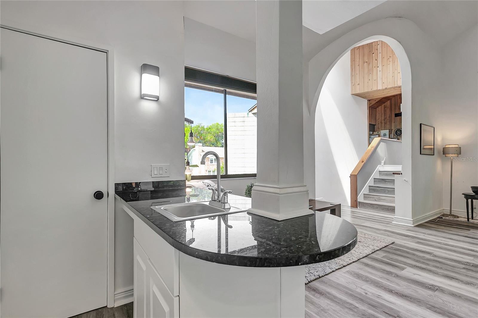 312 S RIVERHILLS DR — photo 10