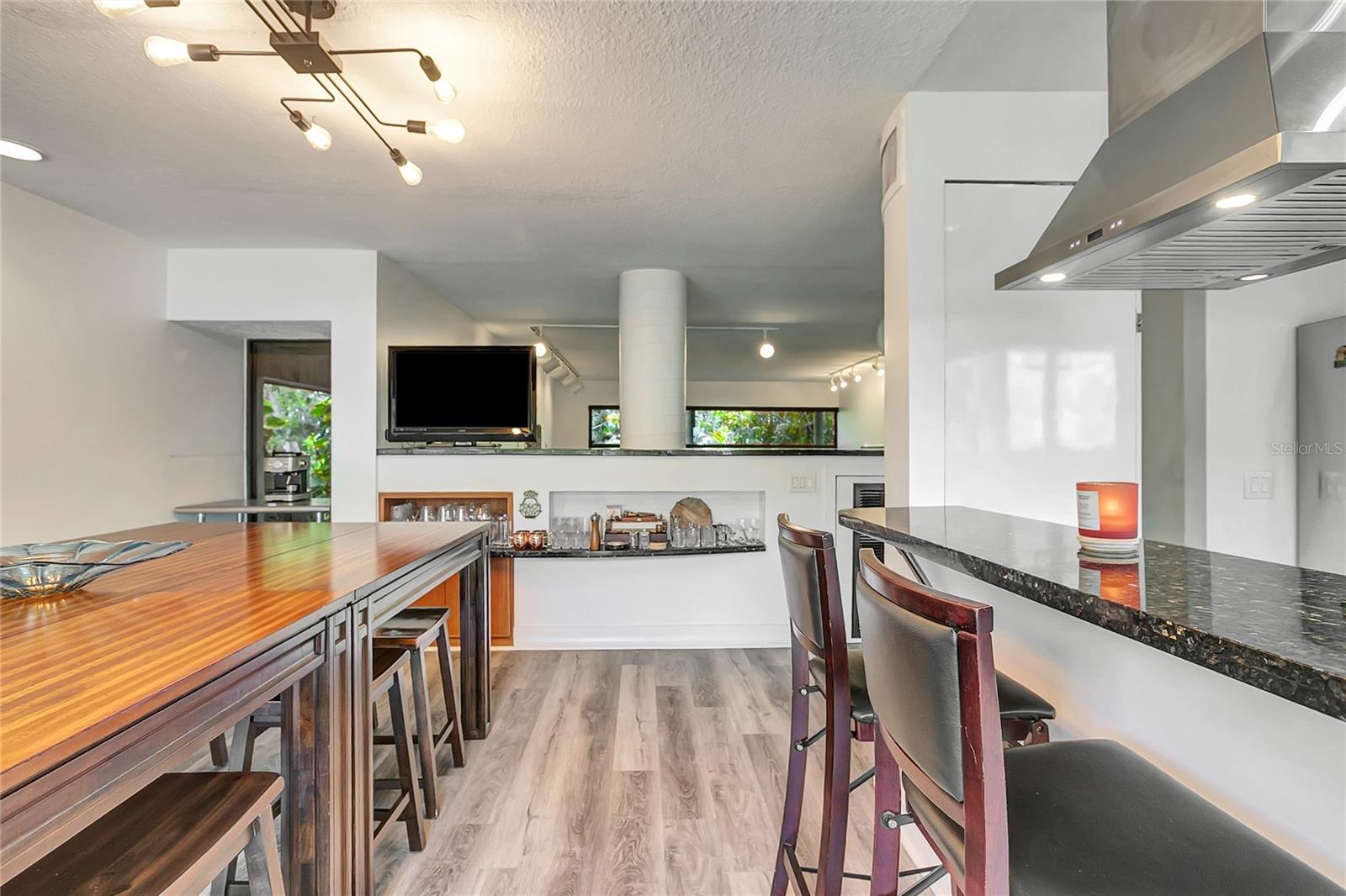 312 S RIVERHILLS DR — photo 19
